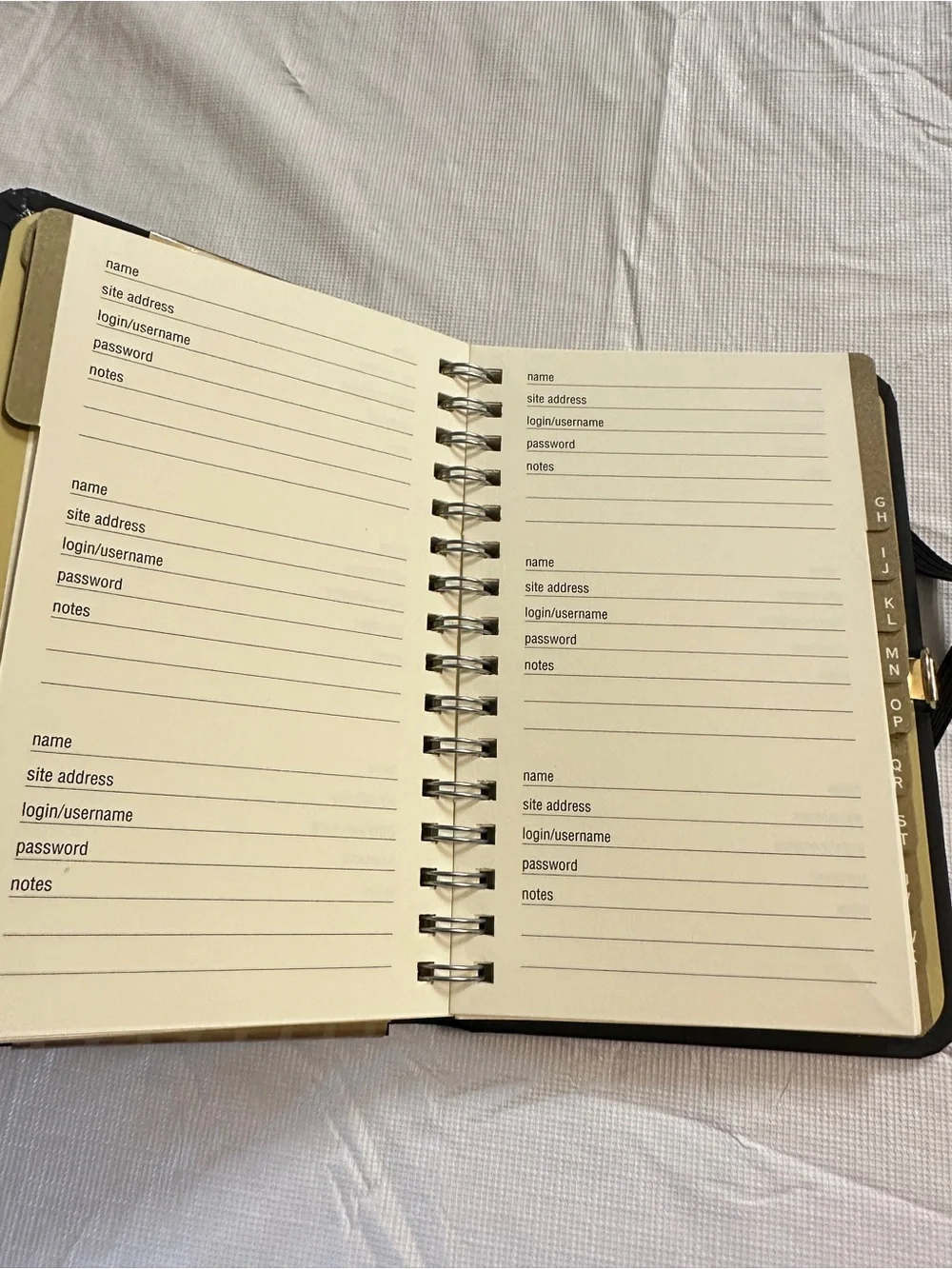 💜The Locking Internet Password Logbook - Gold & Black